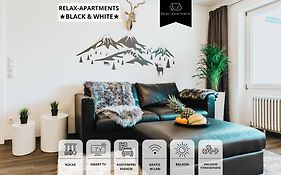 Apartment Black&White mit Sonnenbalkon und Parkplatz